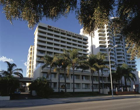 Crowne Plaza Perth - Airlie Beach Holiday 1