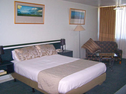 Econo Lodge Griffith Motor Inn - Airlie Beach Holiday 2