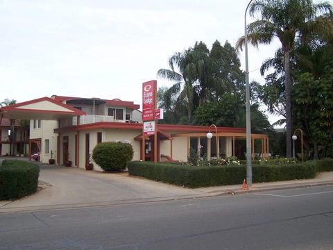 Econo Lodge Griffith Motor Inn - Airlie Beach Holiday 7