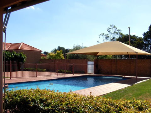 Fairways Bed & Breakfast At Jerilderie - Airlie Beach Holiday 3