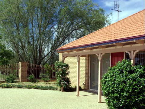 Fairways Bed & Breakfast At Jerilderie - Airlie Beach Holiday 4