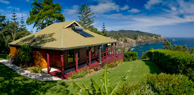 Forrester Court Cliff Top Cottages - Airlie Beach Holiday