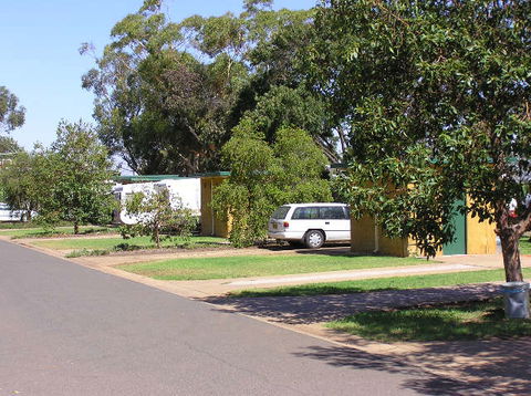 Griffith Tourist Caravan Park - Airlie Beach Holiday 0