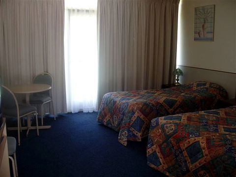 Kempsey Motor Inn - Airlie Beach Holiday 1