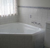Macburn Self Contained Cottages Dog Friendly - Airlie Beach Holiday