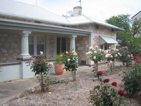 MacDonnell House (Naracoorte Cottages) - Airlie Beach Holiday 5