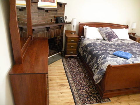 MacDonnell House (Naracoorte Cottages) - Airlie Beach Holiday 4