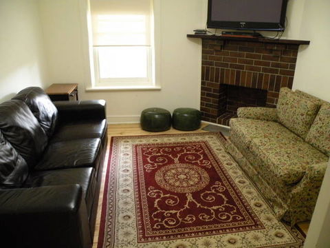 MacDonnell House (Naracoorte Cottages) - Airlie Beach Holiday 7