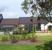 Mick O'Sheas Irish Pub Motel - Airlie Beach Holiday