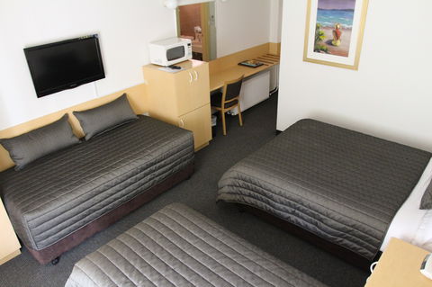 Mid City Motor Inn - Airlie Beach Holiday 5