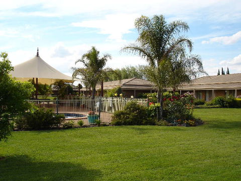 Paradise Lakes Motel - Airlie Beach Holiday 1