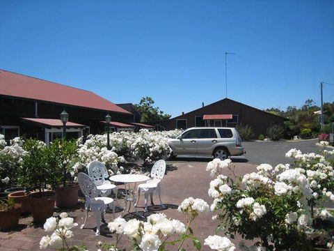 Pemberton Old Picture Theatre Holiday Apts - Airlie Beach Holiday 3