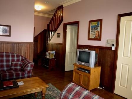 Pemberton Old Picture Theatre Holiday Apts - Airlie Beach Holiday 4