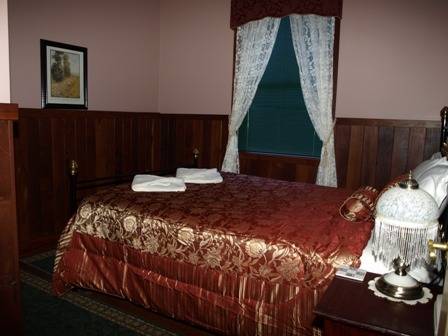Pemberton Old Picture Theatre Holiday Apts - Airlie Beach Holiday 5