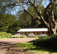Twelve Apostles Motel  Country Retreat - Airlie Beach Holiday