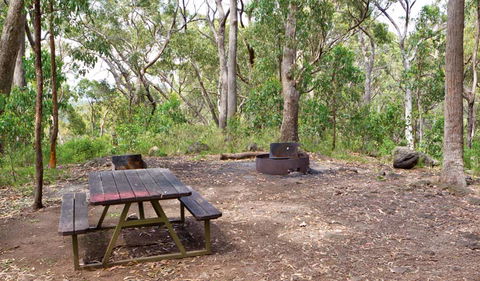 Bark Hut Picnic Area And Campground - Airlie Beach Holiday 0