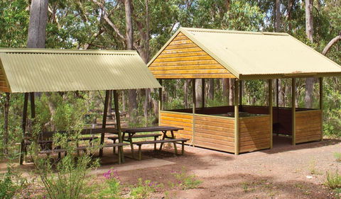 Bark Hut Picnic Area And Campground - Airlie Beach Holiday 1