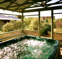 Rock of Ages Cottage BB - Airlie Beach Holiday