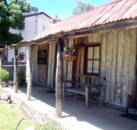 Rosebud Heritage Cottage - Airlie Beach Holiday