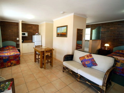 Rubyvale Motel & Holiday Units - Airlie Beach Holiday 0