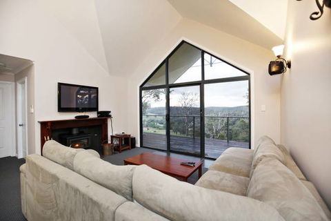 Scarlet Woods Chalet - Airlie Beach Holiday 3