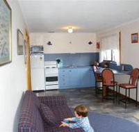 Sunset Holiday Villas - Airlie Beach Holiday