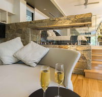 The Feathered Nest - Luxury Wildlife Retreat - Airlie Beach Holiday