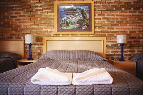 The Town House Motor Inn - Sundowner Goondiwindi - Airlie Beach Holiday 2