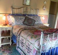 The Witches Garden - Cottage on the Creek - Airlie Beach Holiday