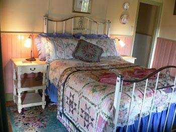 The Witches Garden - Cottage On The Creek - Airlie Beach Holiday 0