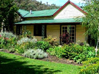 The Witches Garden - Cottage On The Creek - Airlie Beach Holiday 1