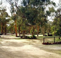 Toodyay Holiday Park  Chalets - Airlie Beach Holiday