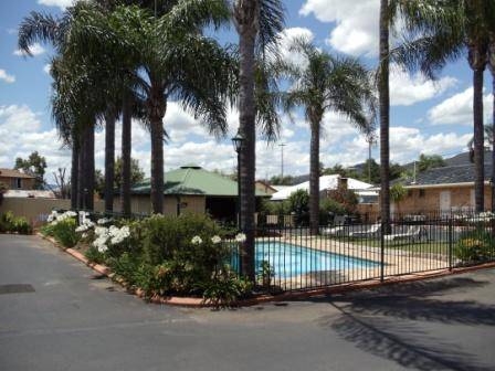 Town & Country Motor Inn Tamworth - Airlie Beach Holiday 0