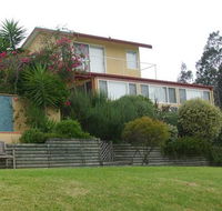 Whitby on Wallis Lakefront Holiday Cottage - Airlie Beach Holiday