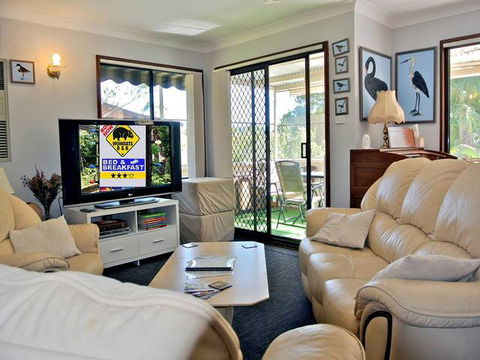 WOMBATS B&B - Apartments - AAA 3.5* Rated, Gosford - Airlie Beach Holiday 0