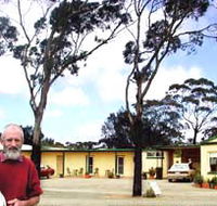 Lake Grace Saltbush Inn - Airlie Beach Holiday