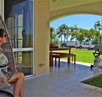 Absolute Beachfront Apartment - Airlie Beach Holiday