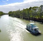 Edward River Houseboats - Airlie Beach Holiday