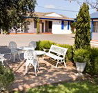 Colonial Motel and Apartments - Airlie Beach Holiday