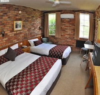 Log Cabin - Airlie Beach Holiday