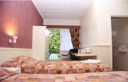 Titania Motel - Airlie Beach Holiday 0