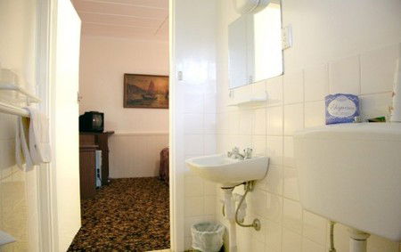 Titania Motel - Airlie Beach Holiday 3