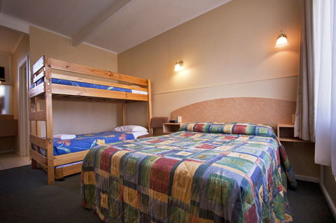 Parkville Motel - Airlie Beach Holiday 1
