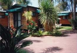Paradise Park Cabins - Airlie Beach Holiday 5