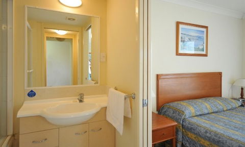 Golden Riviera Beach Resort - Airlie Beach Holiday 4