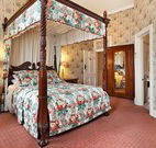 The Old George and Dragon Guesthouse - - Airlie Beach Holiday