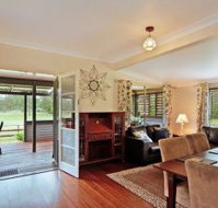 Woollamia Farm Cottage Accommodation - Airlie Beach Holiday