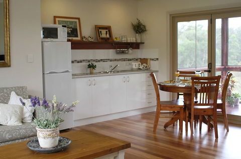 Cosy Cow Farmstay Bed And Breakfast - Airlie Beach Holiday 3
