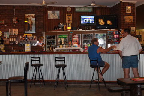 Corroboree Park Tavern - Airlie Beach Holiday 8