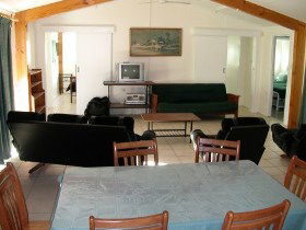Gee-Dees Family Cabins - Airlie Beach Holiday 3
